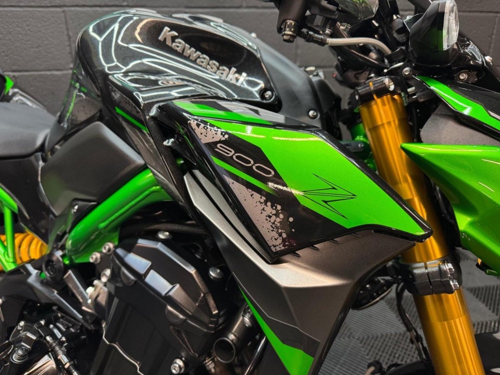 KAWASAKI Z900