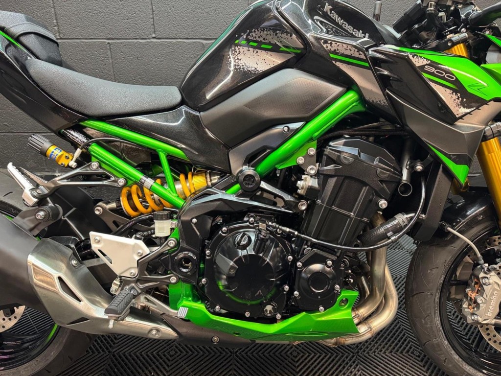 KAWASAKI Z900