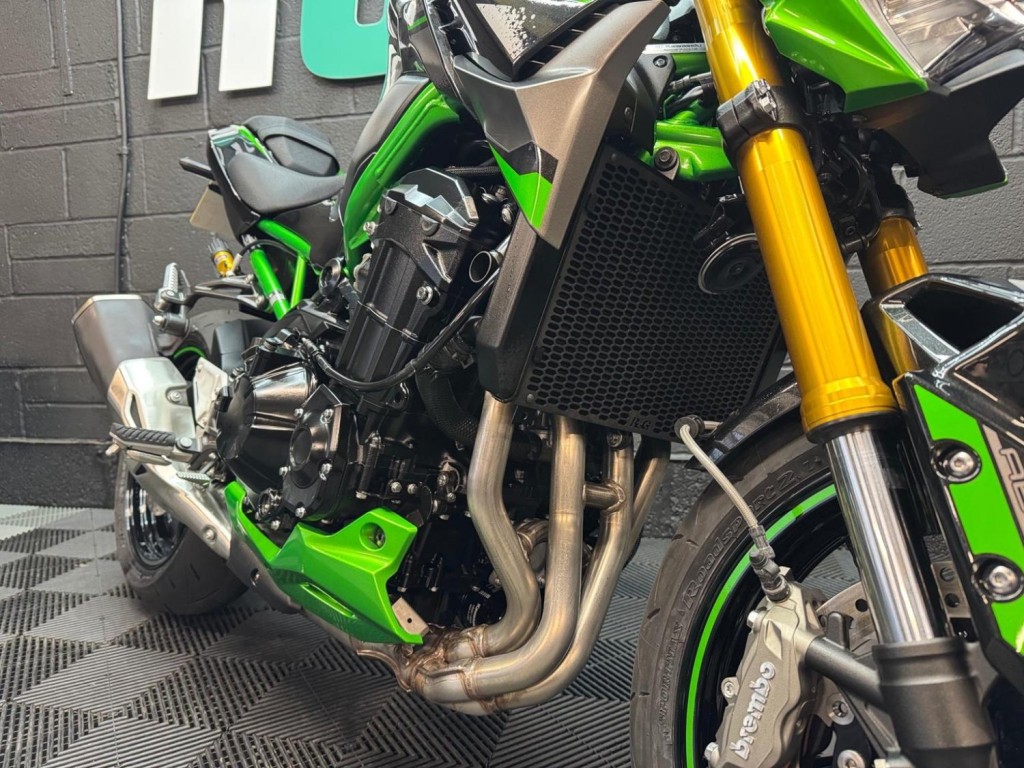 KAWASAKI Z900