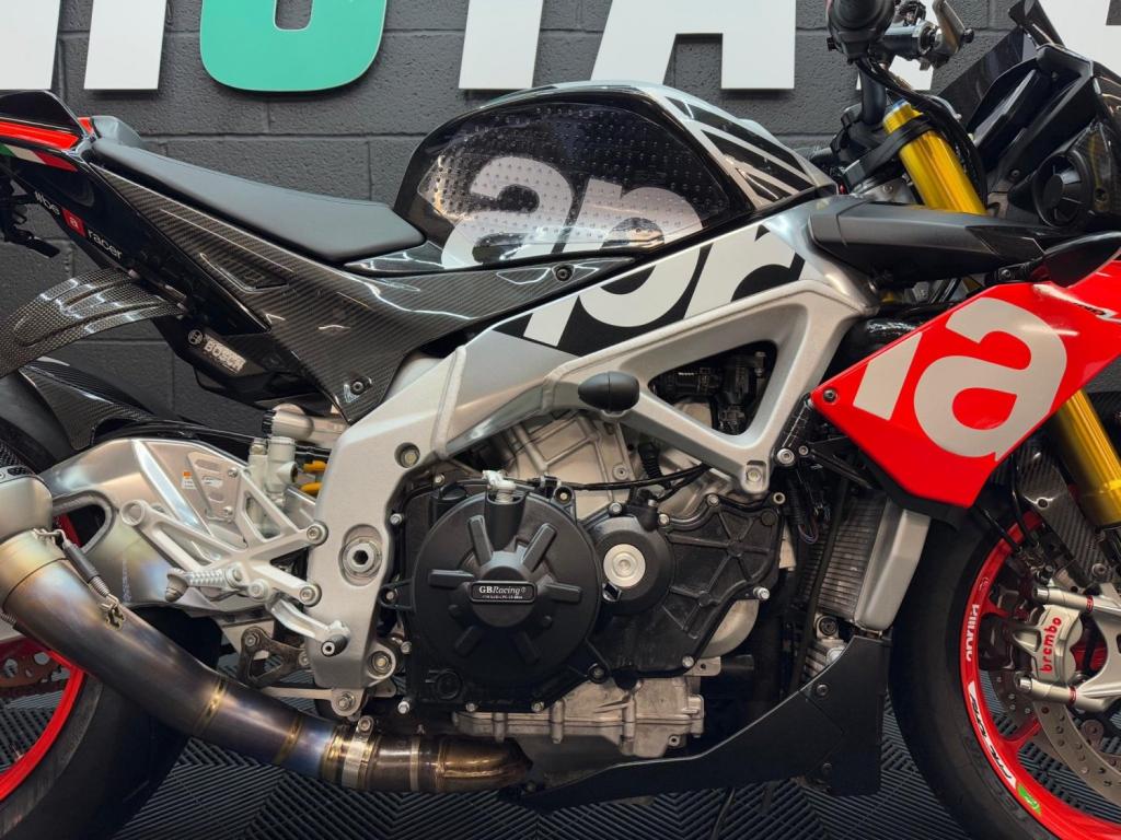 APRILIA Tuono 1100 V4