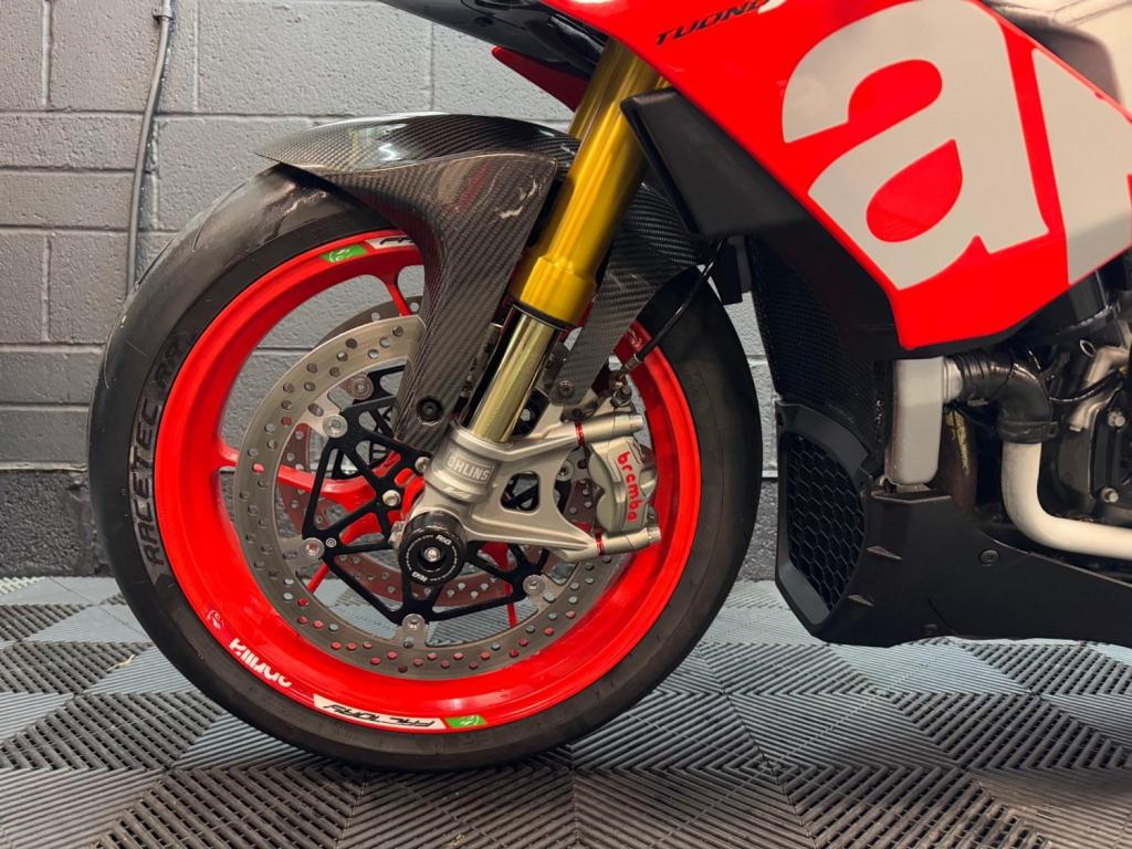 APRILIA Tuono 1100 V4