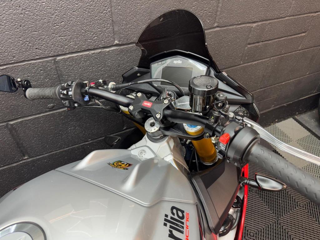 APRILIA Tuono 1100 V4