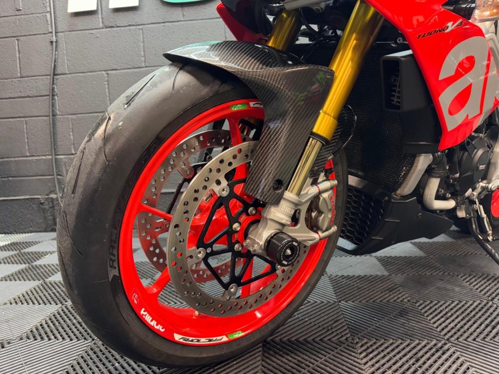 APRILIA Tuono 1100 V4