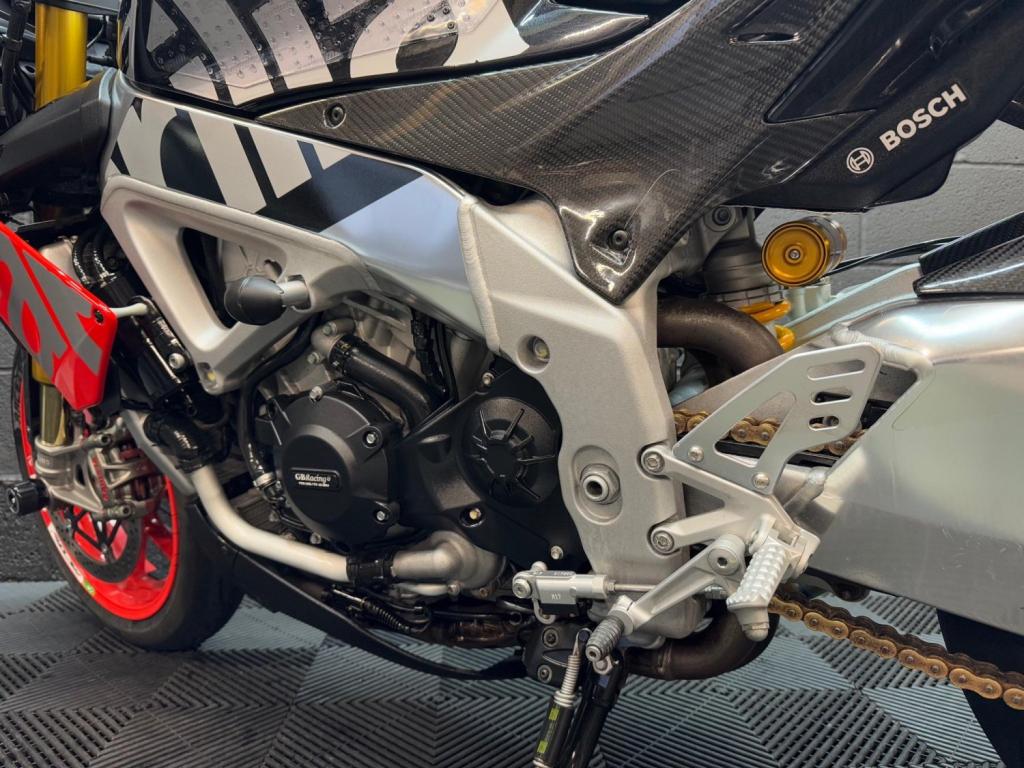 APRILIA Tuono 1100 V4