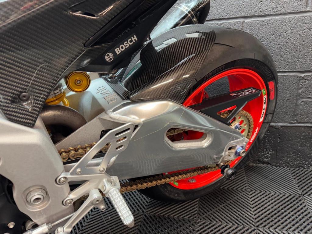 APRILIA Tuono 1100 V4