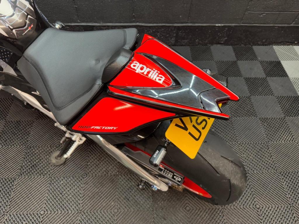 APRILIA Tuono 1100 V4