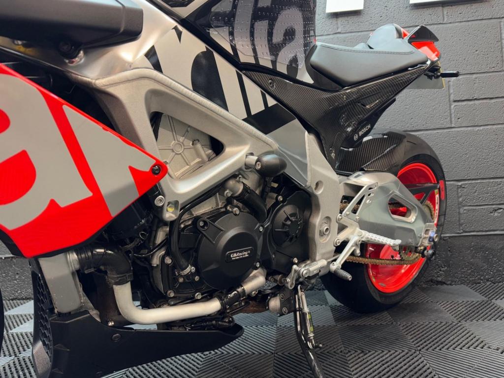 APRILIA Tuono 1100 V4