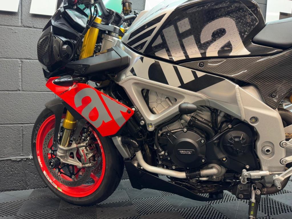 APRILIA Tuono 1100 V4