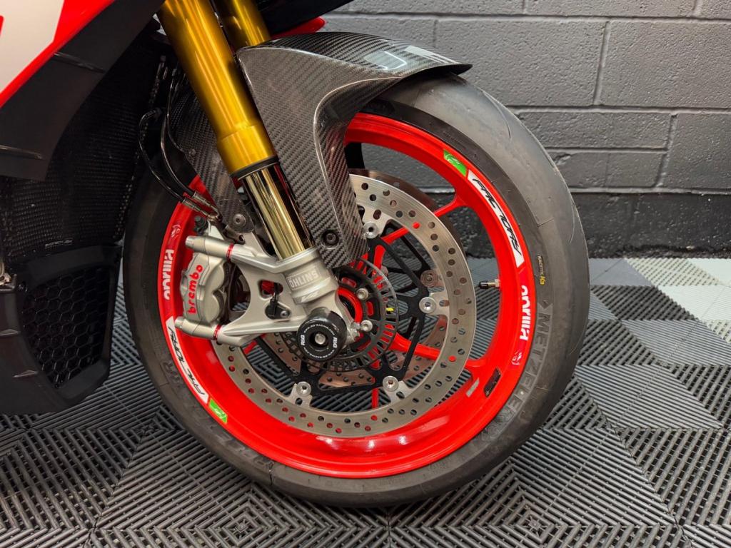 APRILIA Tuono 1100 V4