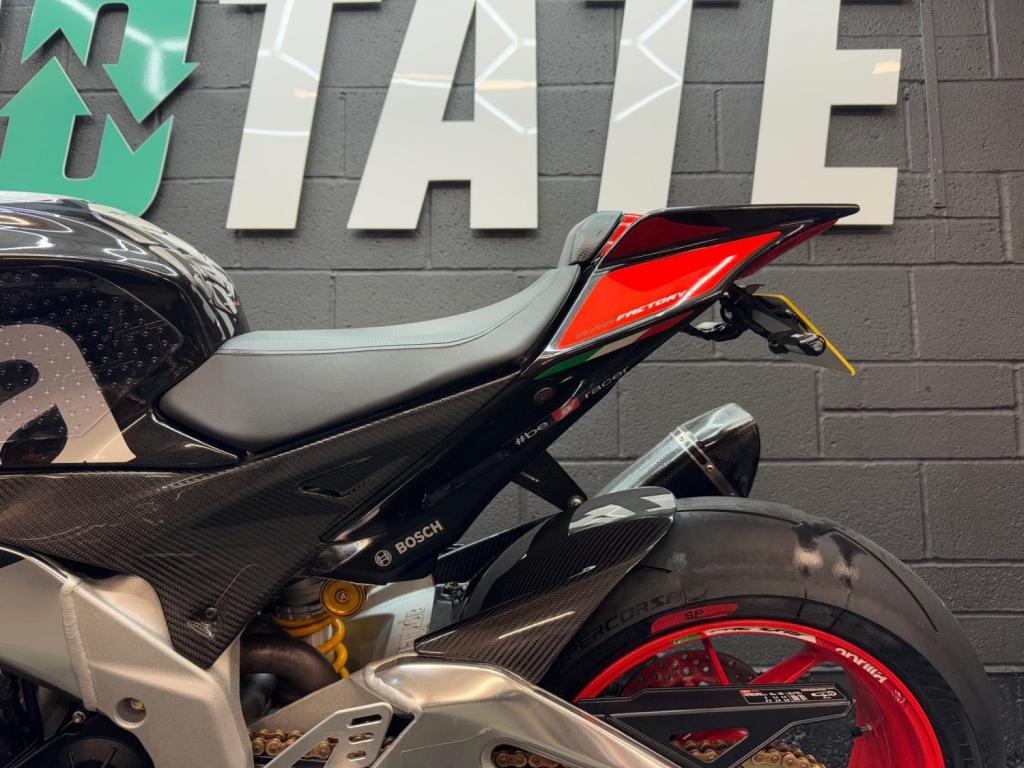 APRILIA Tuono 1100 V4