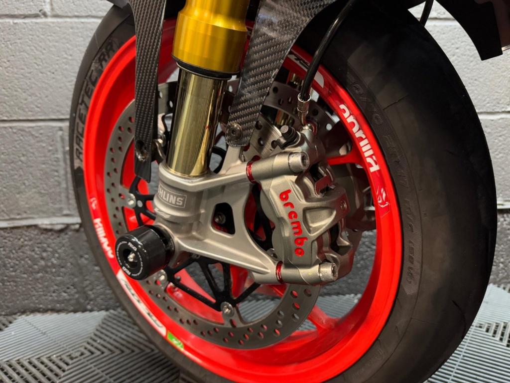 APRILIA Tuono 1100 V4