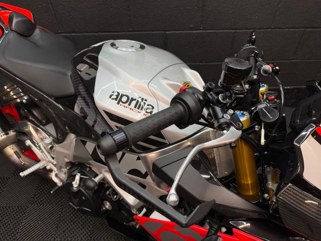 APRILIA Tuono 1100 V4