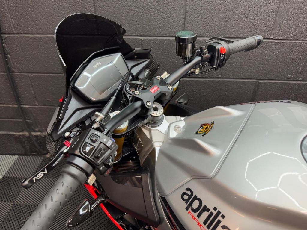 APRILIA Tuono 1100 V4