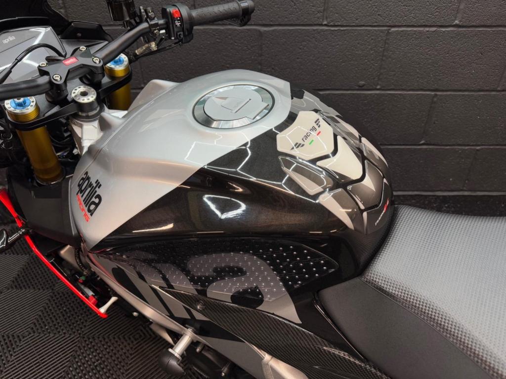 APRILIA Tuono 1100 V4