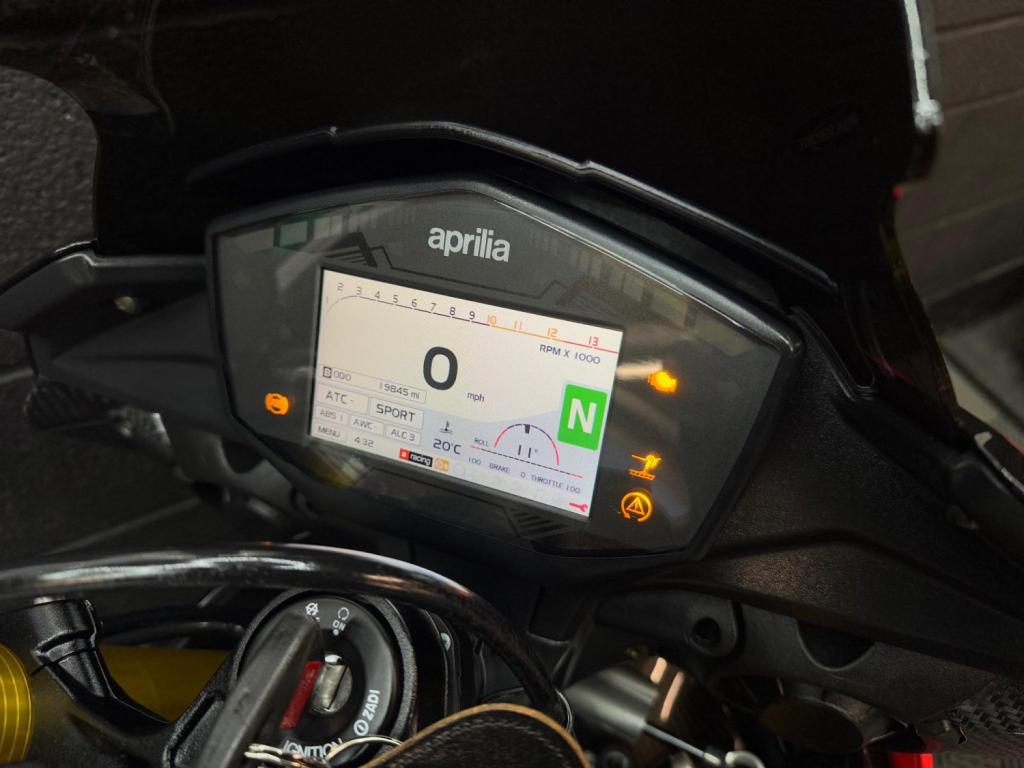 APRILIA Tuono 1100 V4