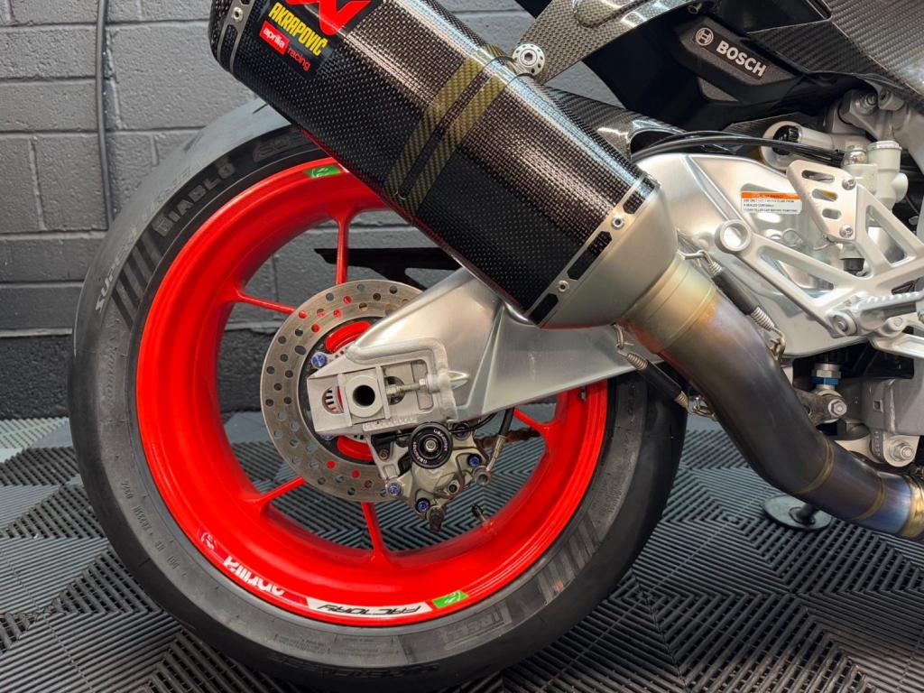 APRILIA Tuono 1100 V4