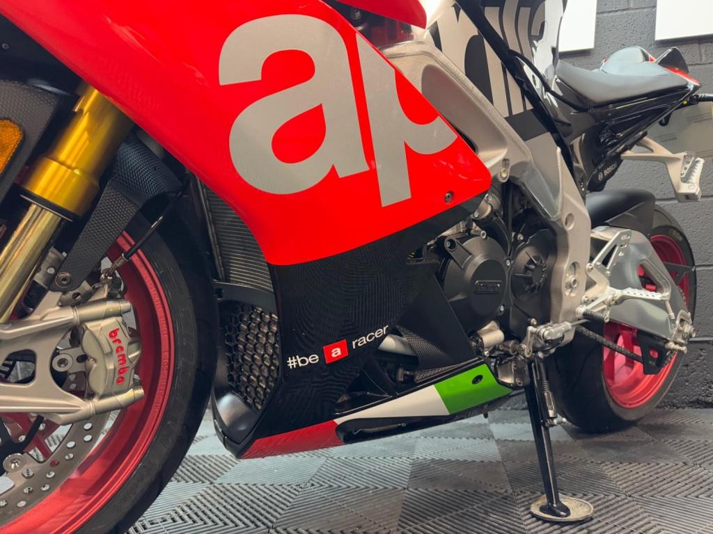 APRILIA RSV4