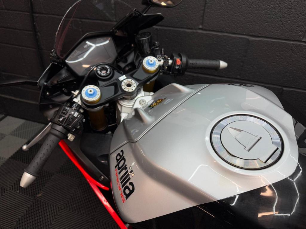 APRILIA RSV4