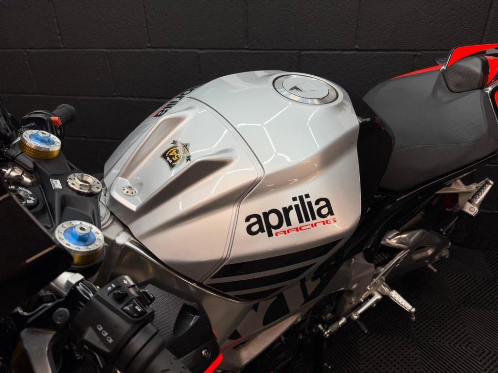 APRILIA RSV4