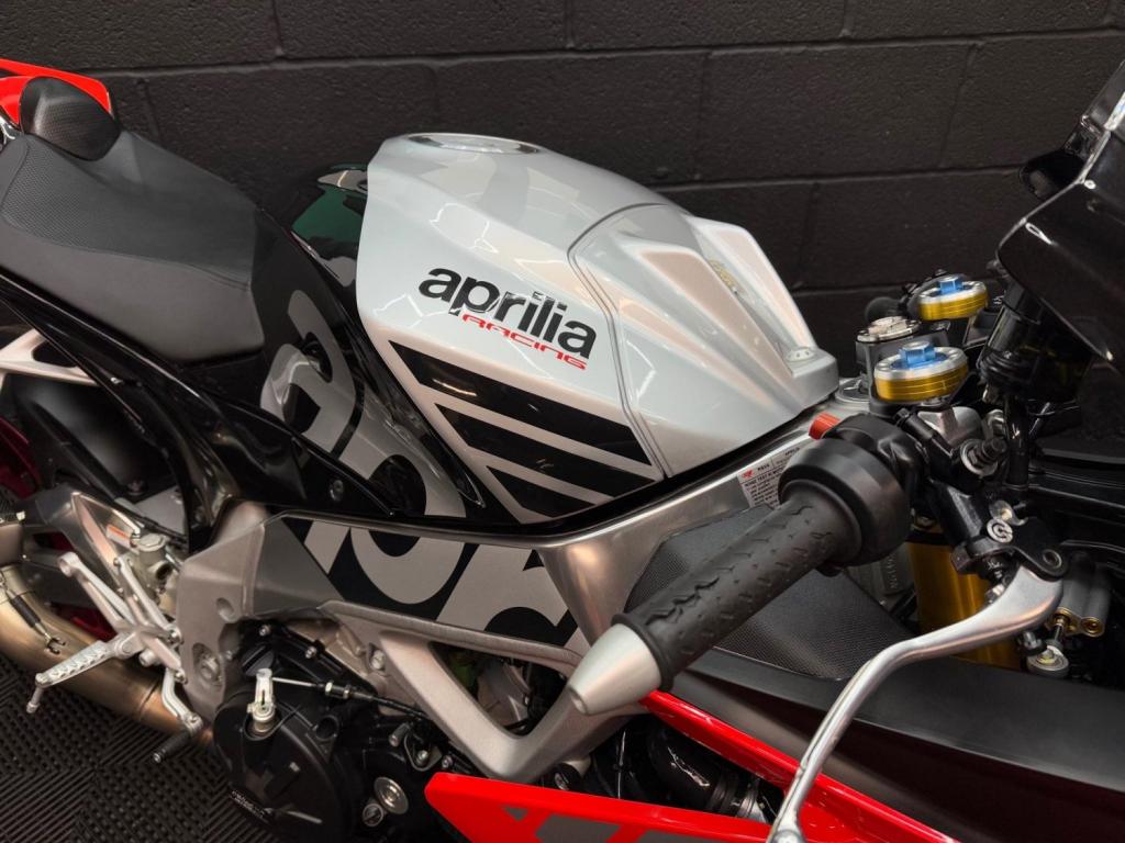 APRILIA RSV4