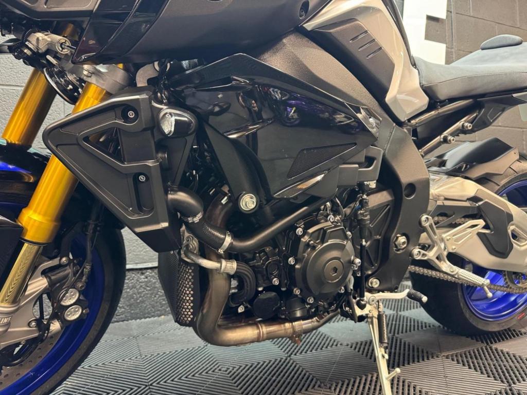 YAMAHA MT-10