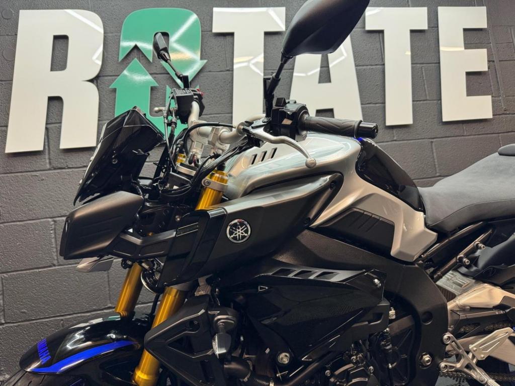 YAMAHA MT-10