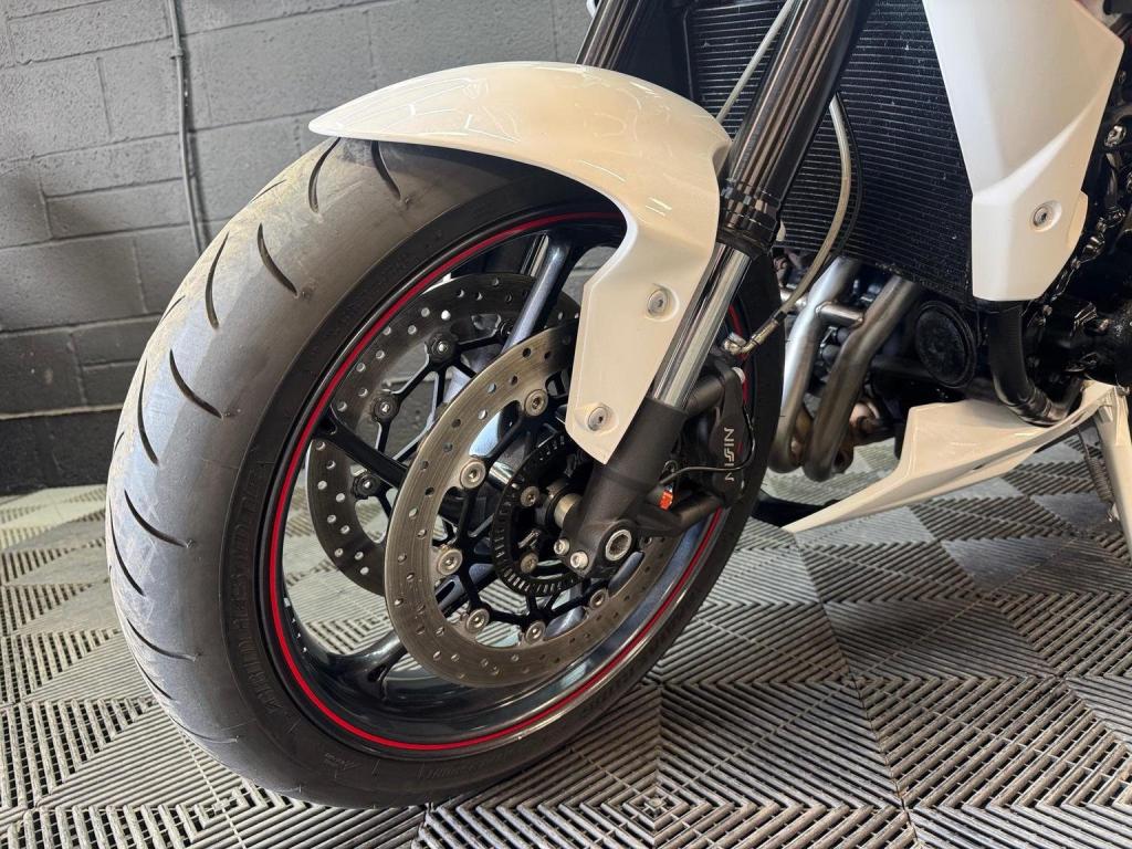 TRIUMPH STREET TRIPLE 675