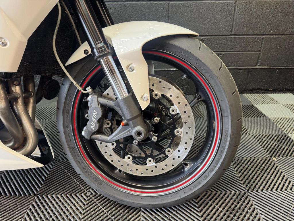 TRIUMPH STREET TRIPLE 675