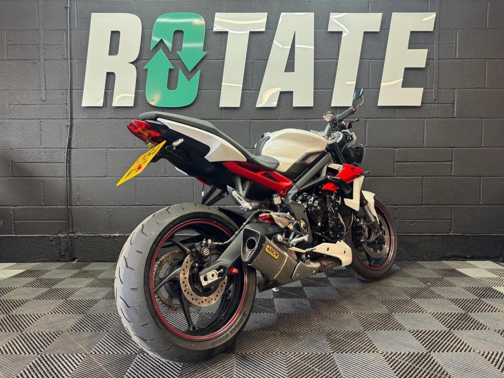 TRIUMPH STREET TRIPLE 675