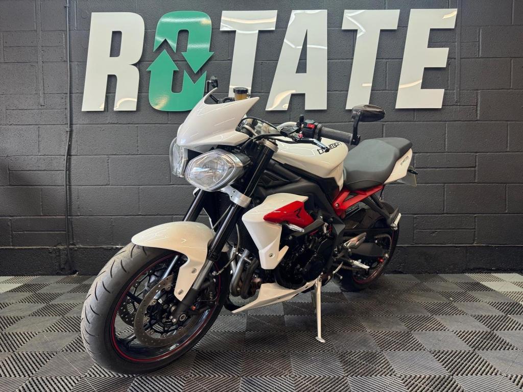 TRIUMPH STREET TRIPLE 675