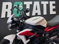 TRIUMPH STREET TRIPLE 675