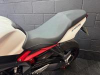 TRIUMPH STREET TRIPLE 675