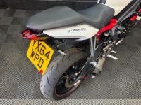 TRIUMPH STREET TRIPLE 675