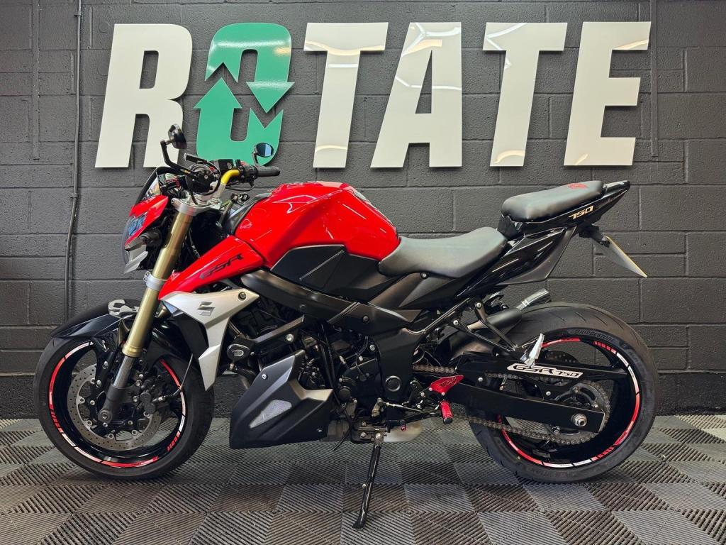 SUZUKI GSR750