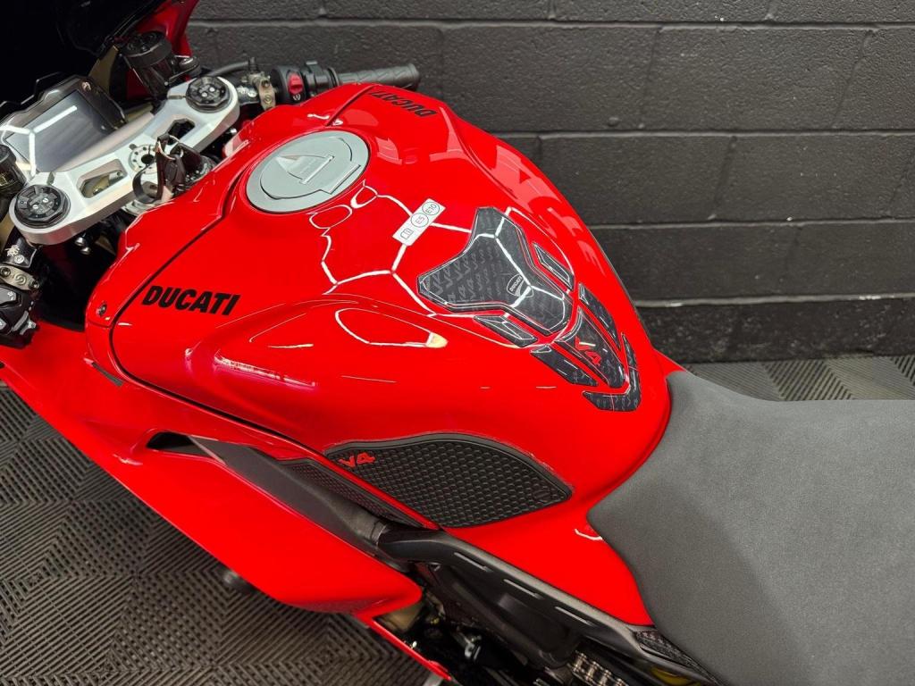 DUCATI Panigale V4