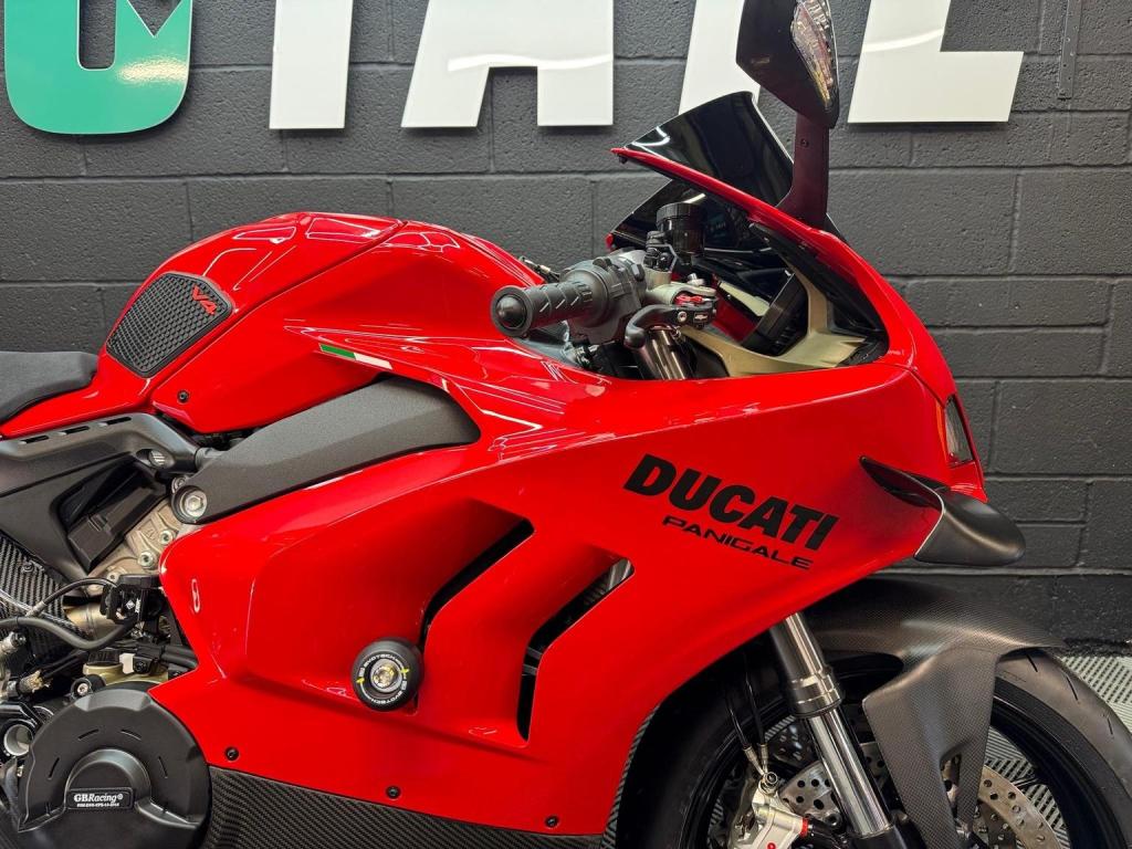 DUCATI Panigale V4