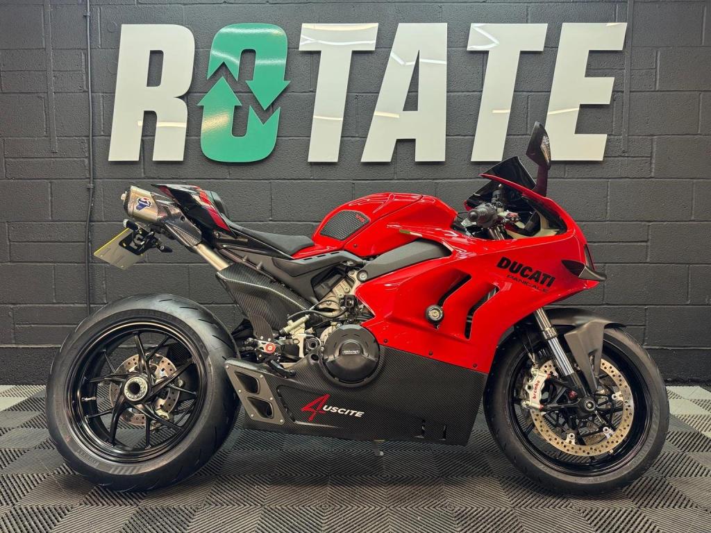 DUCATI Panigale V4