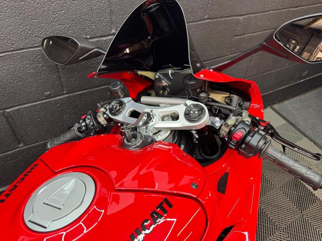 DUCATI Panigale V4