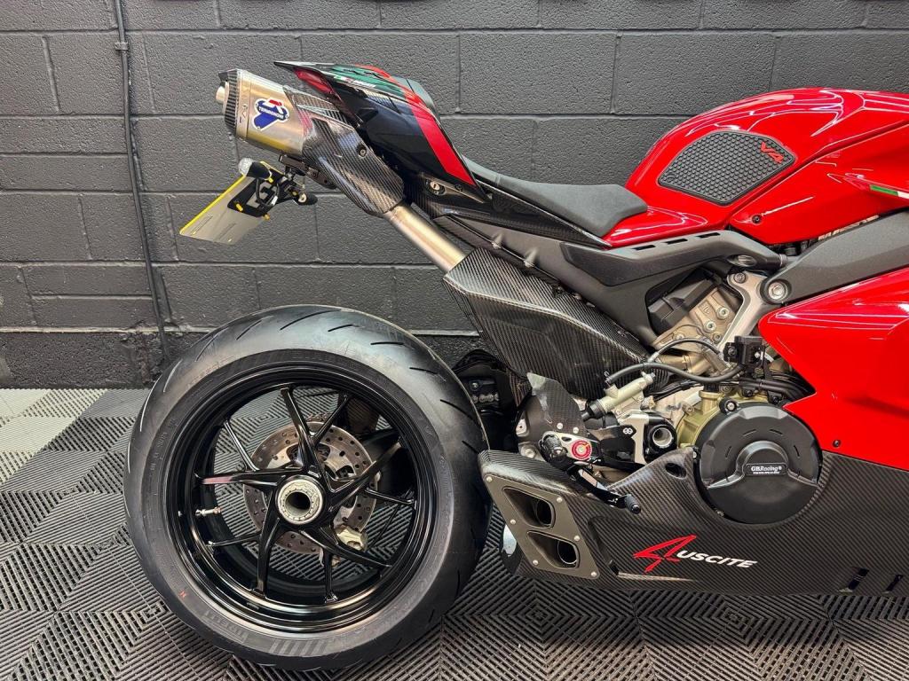 DUCATI Panigale V4