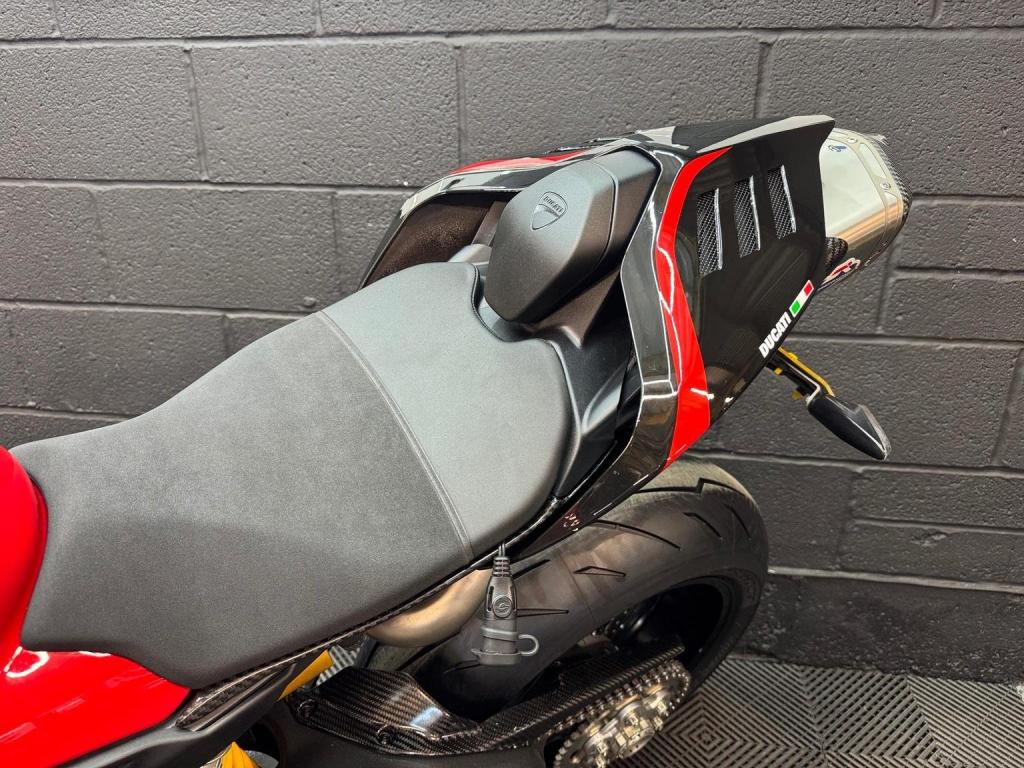 DUCATI Panigale V4