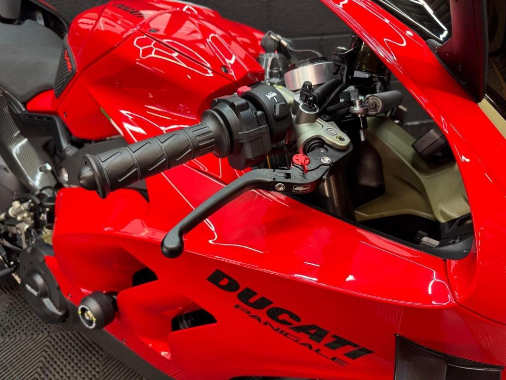 DUCATI Panigale V4
