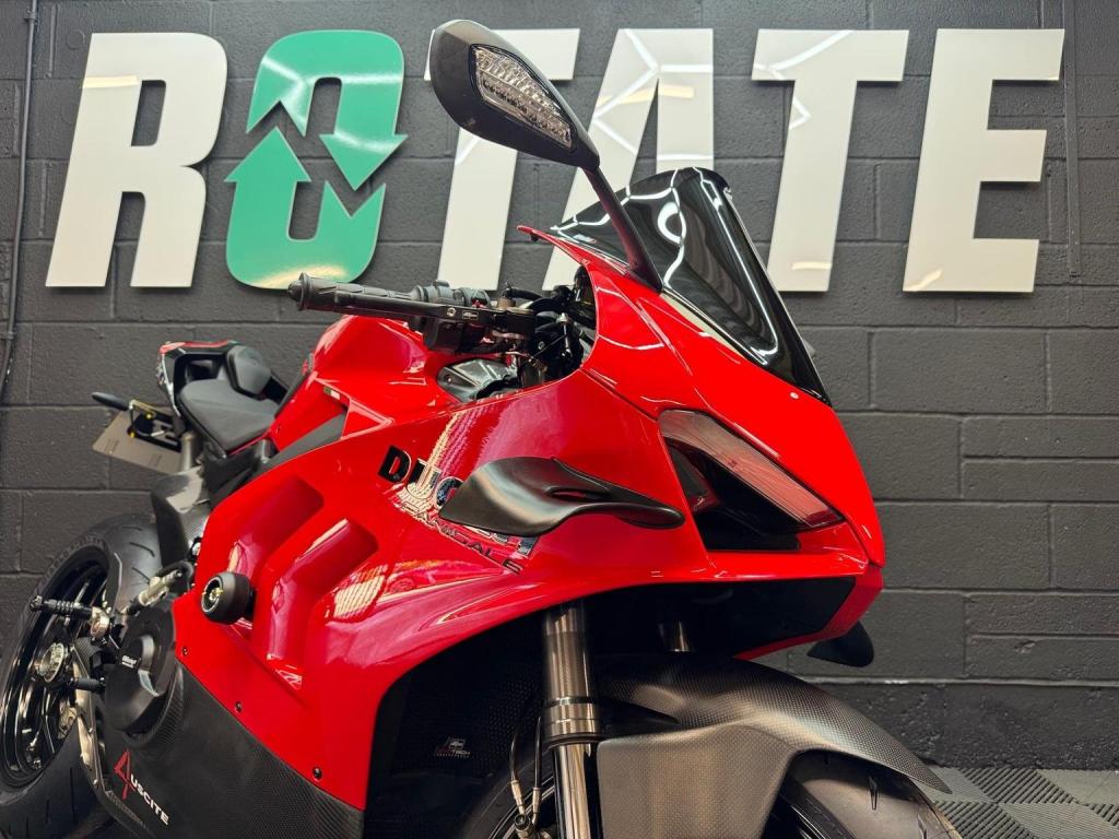 DUCATI Panigale V4