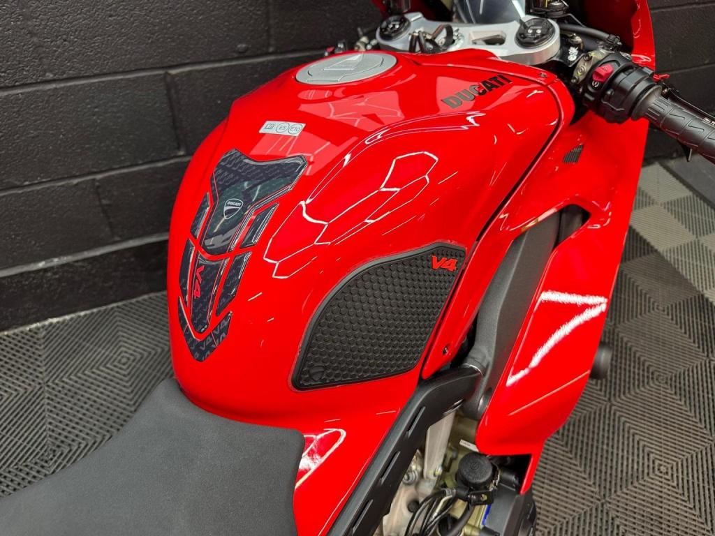 DUCATI Panigale V4