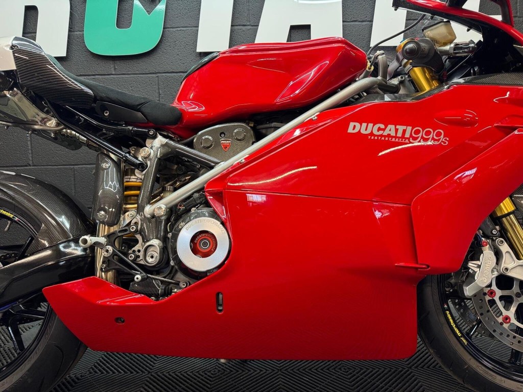 DUCATI 999