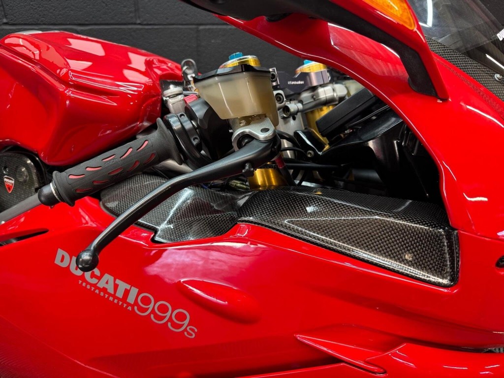 DUCATI 999