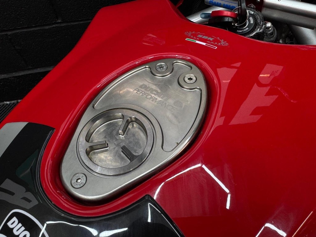 DUCATI 999