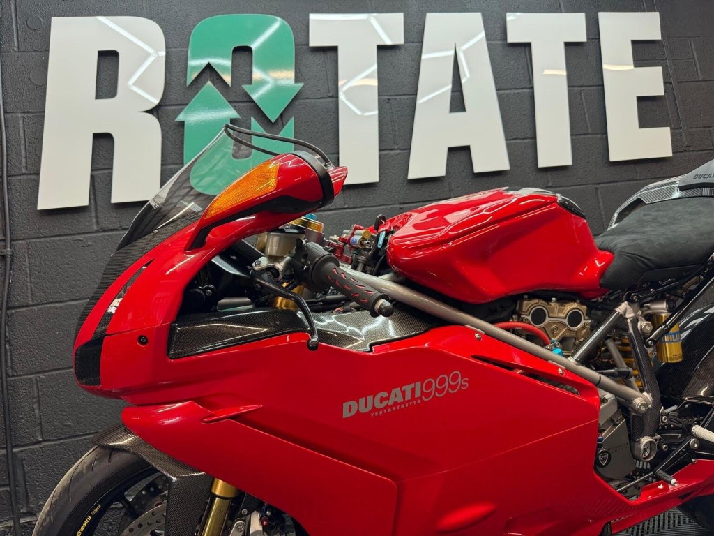 DUCATI 999