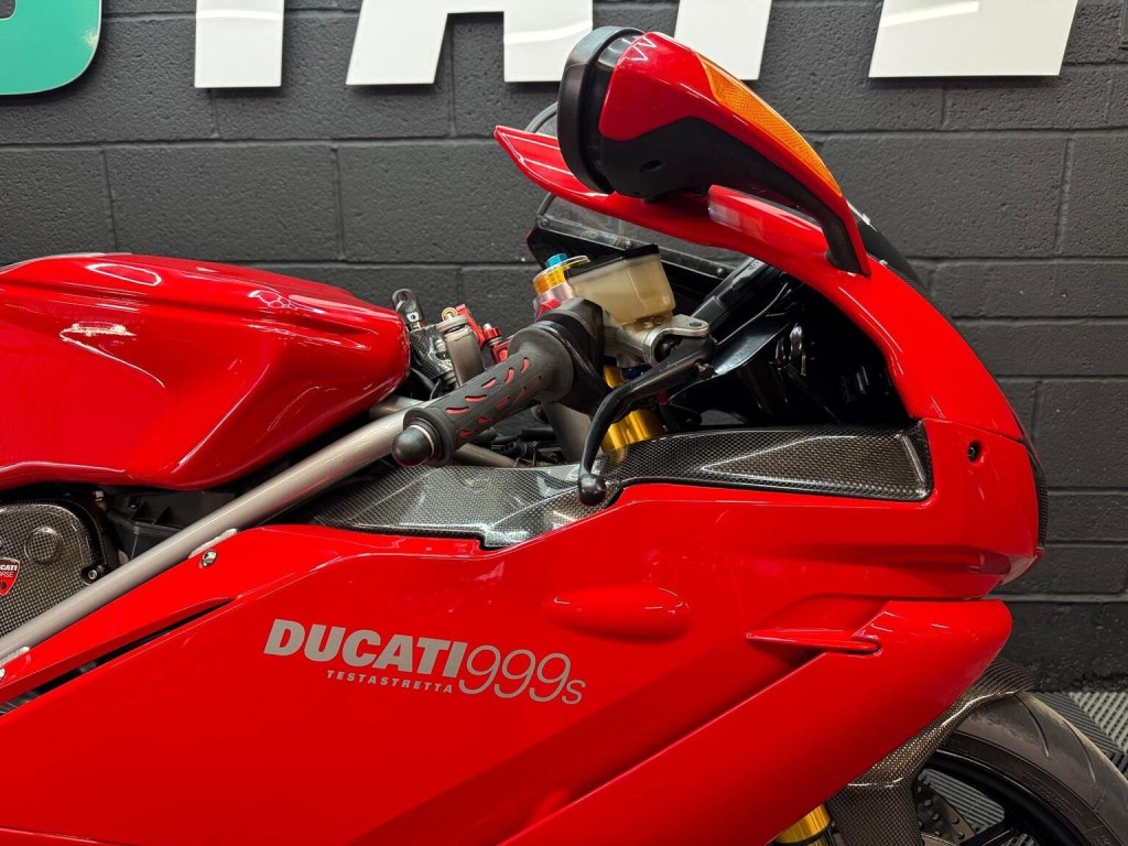 DUCATI 999