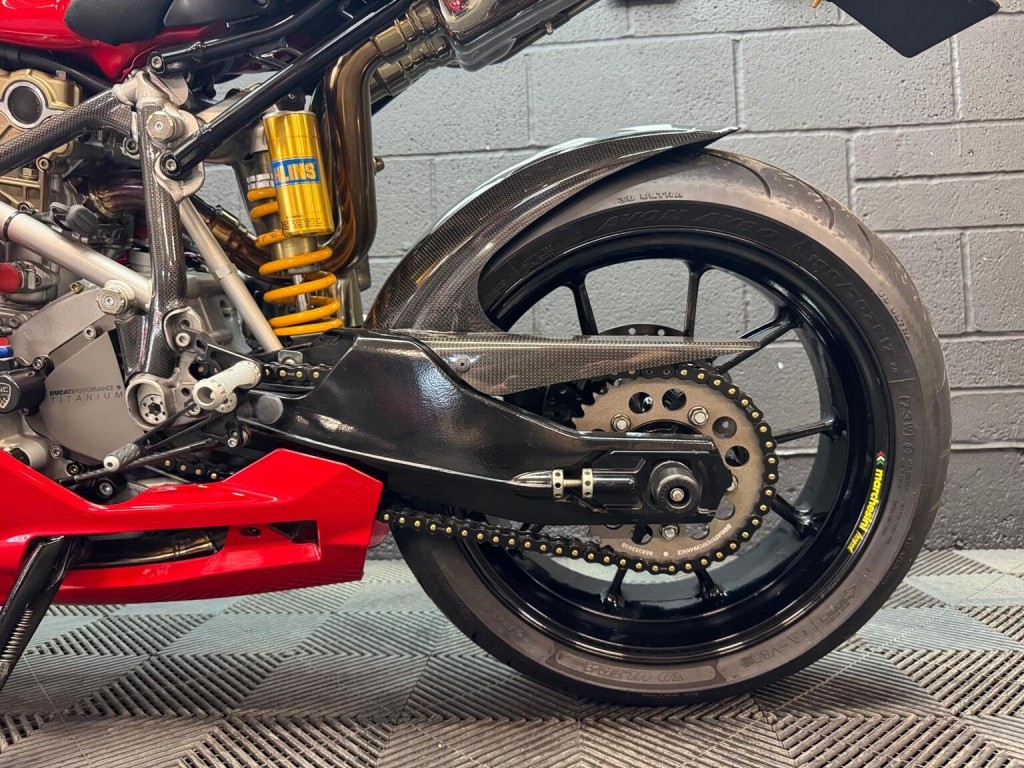 DUCATI 999