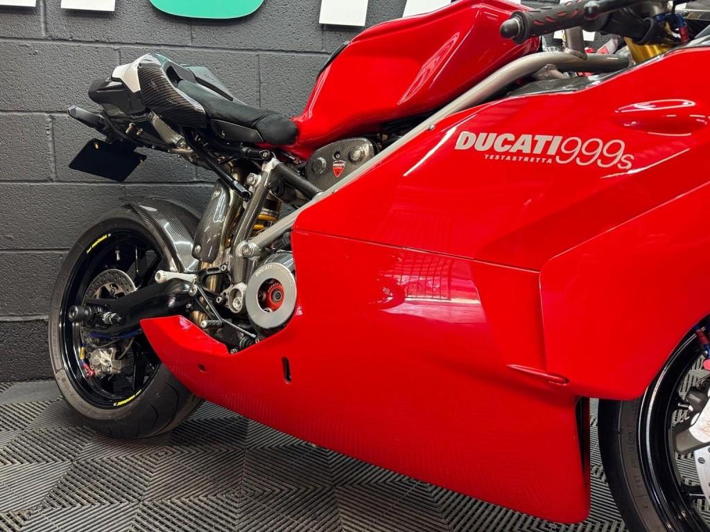 DUCATI 999